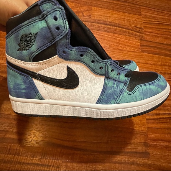 WMNS Air Jordan 1 Retro High OG ‘Tie-Dye’ - Picture 4 of 10